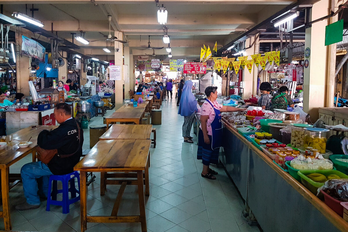 Hua Ro Market in Ayutthaya Thailand